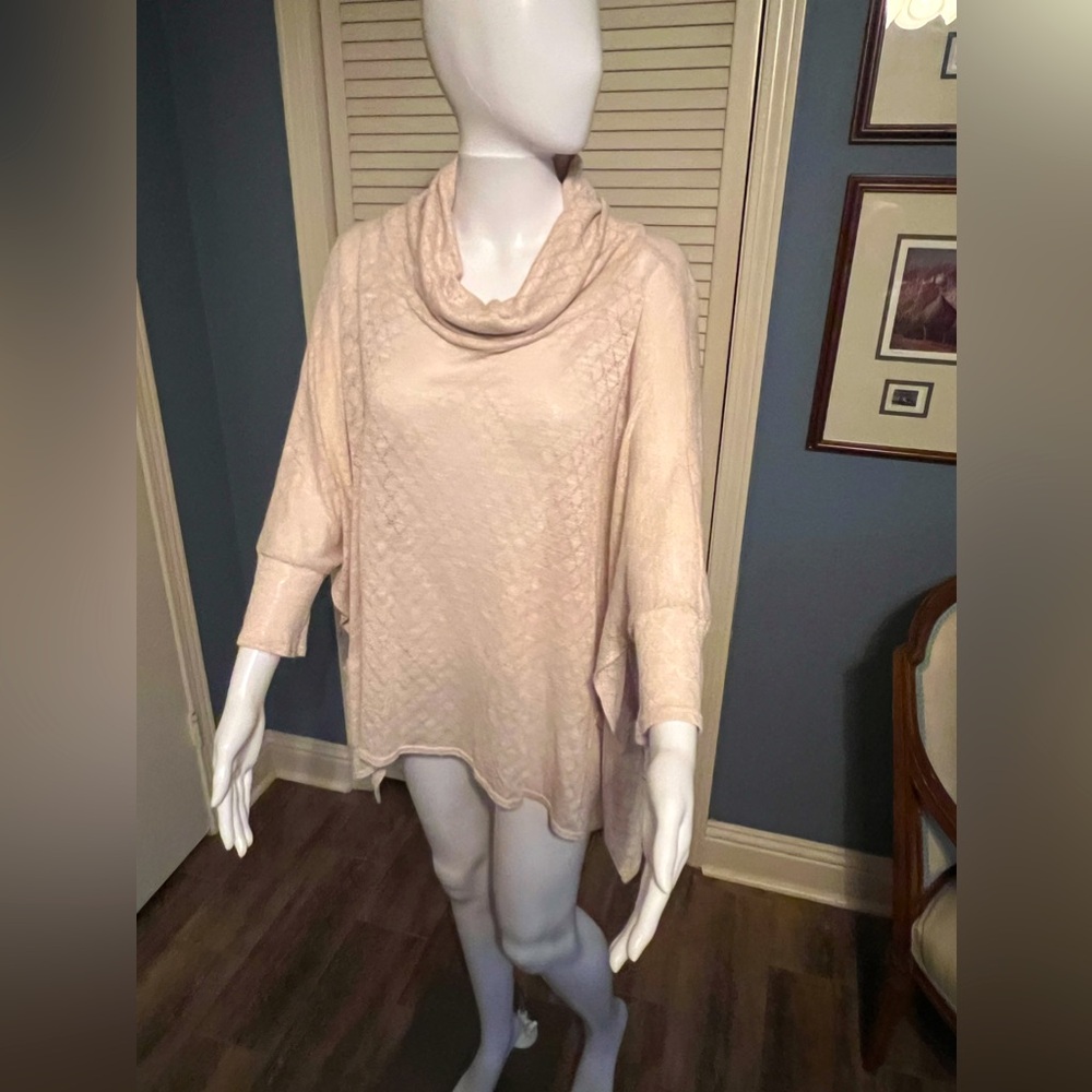 Umgee Beige Turtleneck Batwing Sleeve Poncho Lightweight Sweater Size Small